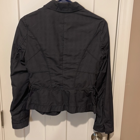 Super cute! Banana Republic- navy blazer - size 2 - Picture 6 of 6